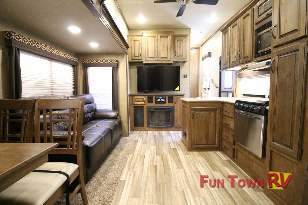 Palomino Fifth Wheel Interior