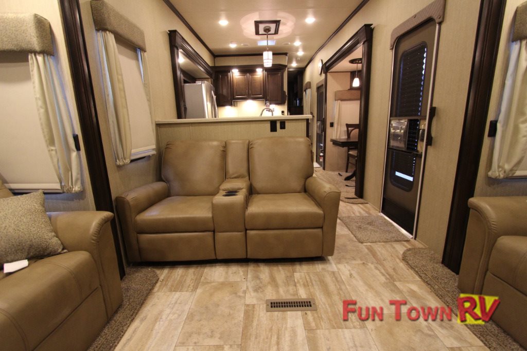 Palomino Columbus Fifth Wheel Interior