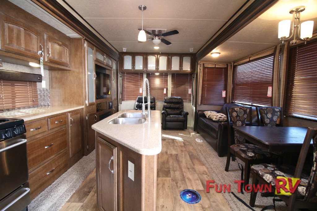 Forest River Wildwood DLX 426-2B Destination Trailer Interior