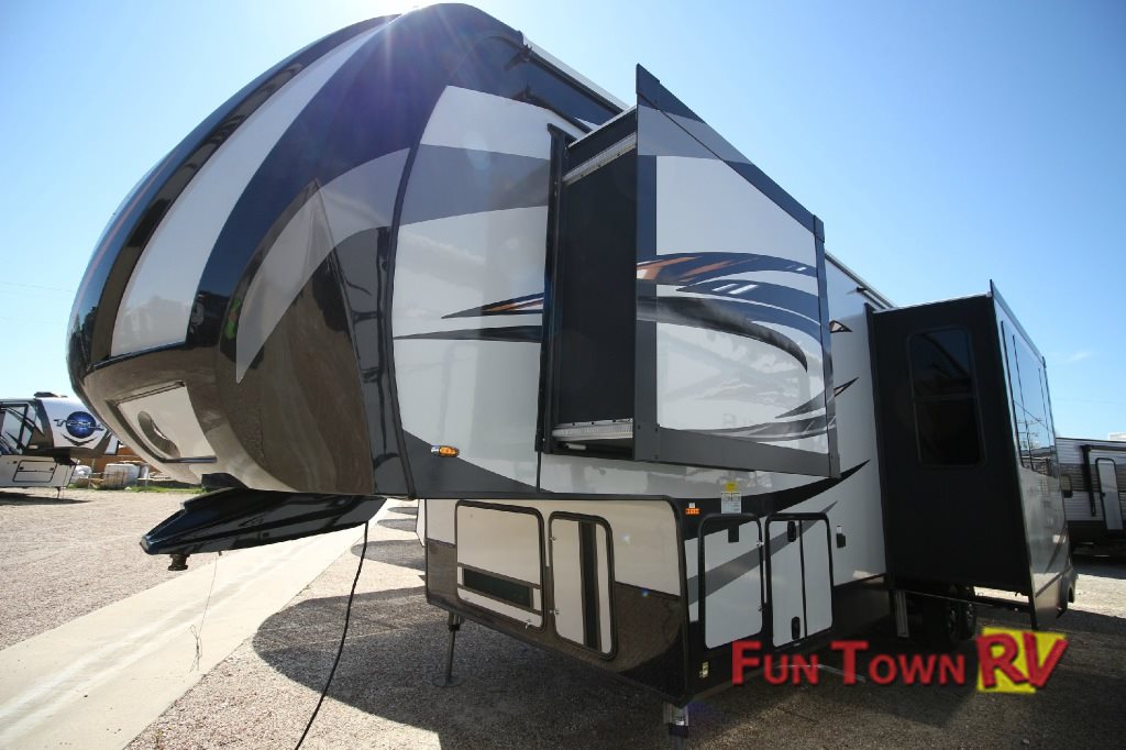 XLR Thunderbolt Fifth Wheel Toy Hauler Taking Luxury to the Next Level