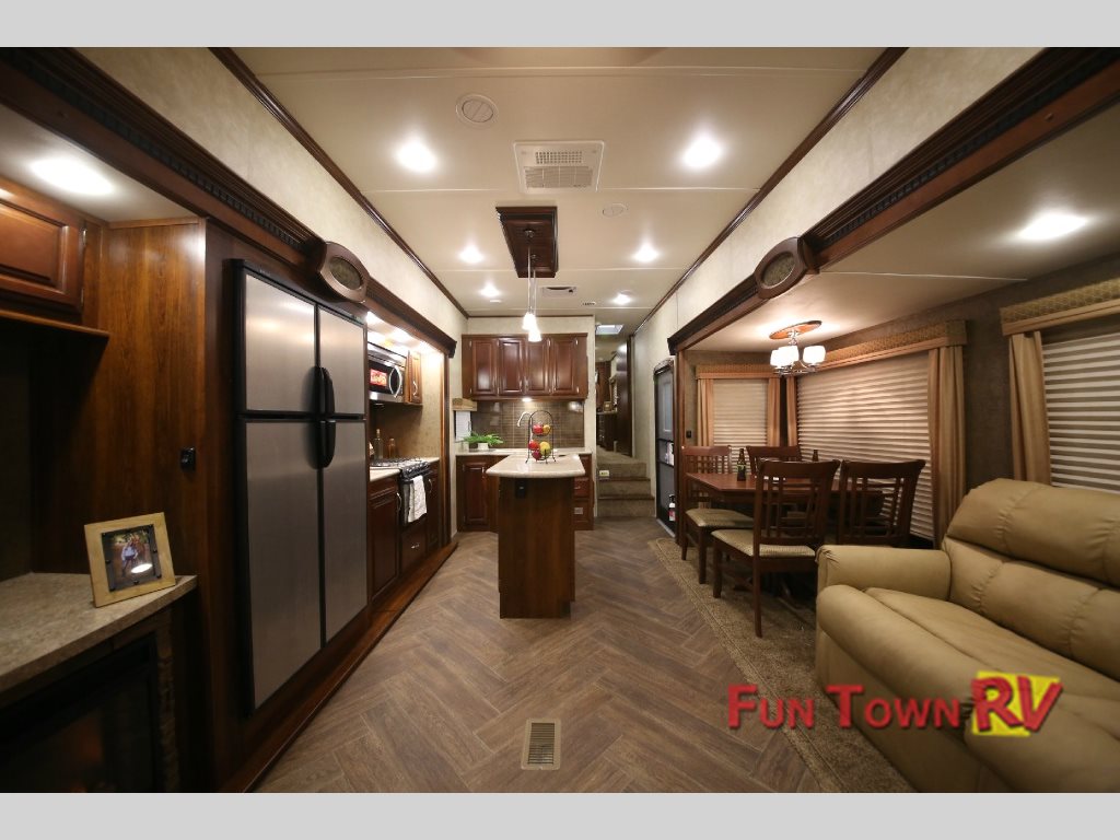 Gulf Stream Sedona 33FSBL Fifth Wheel Interior