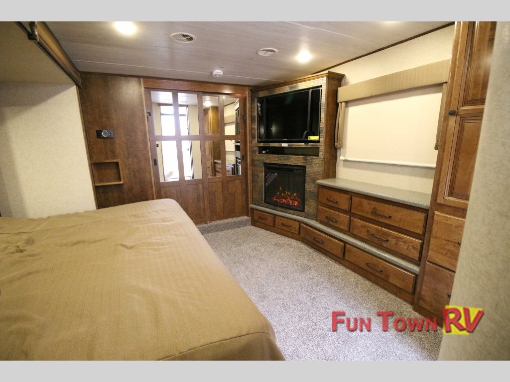 South Fork Lawton Fifth Wheel Master