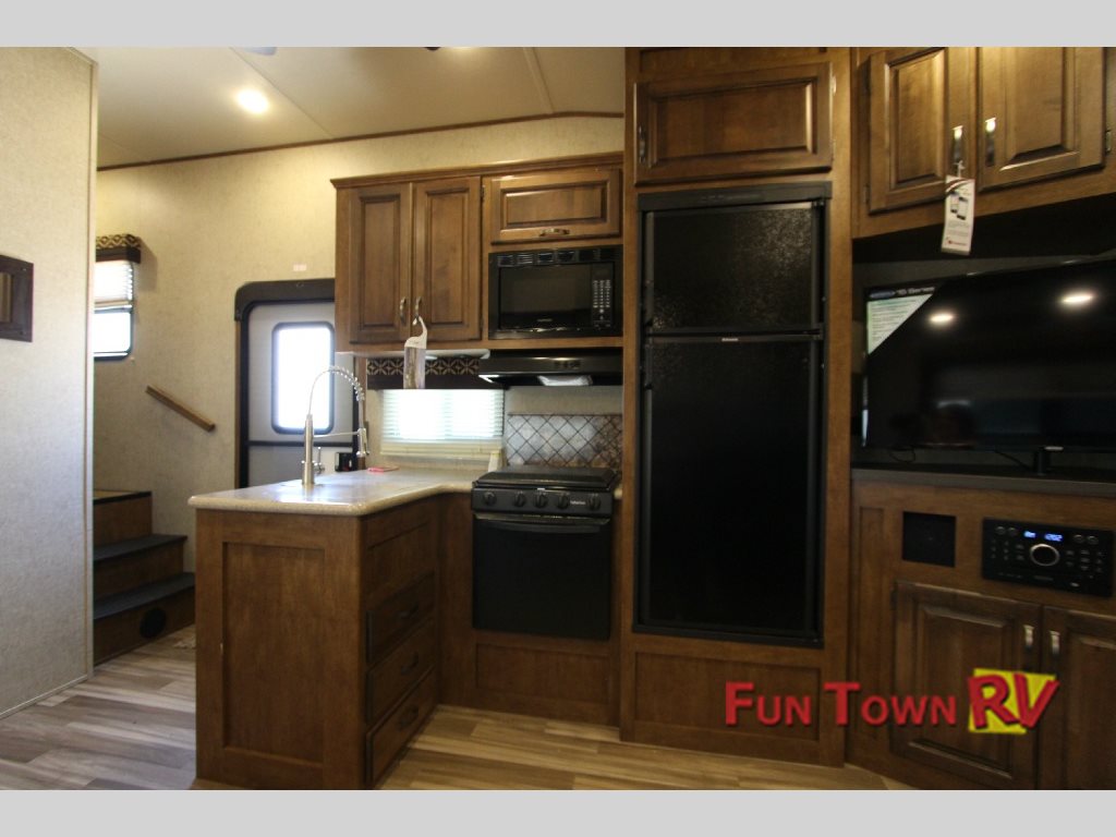 Sabre Lite 28BH Fifth Wheel Kitchen