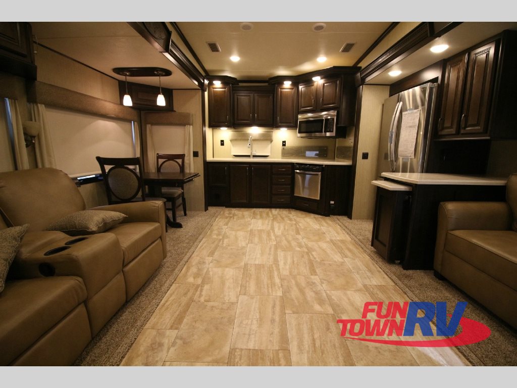 Palomino Columbus Fifth Wheel Classy Coach For Rv Adventure Fun Town Rv Blog