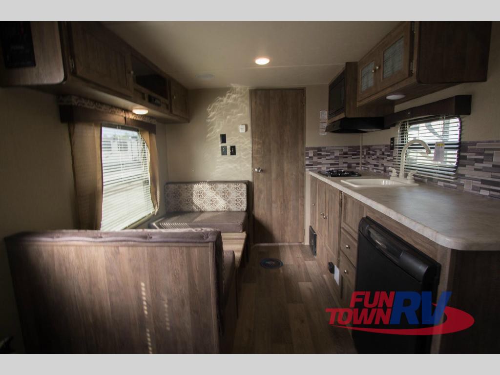 Palomino Puma XLE Travel Trailer Interior