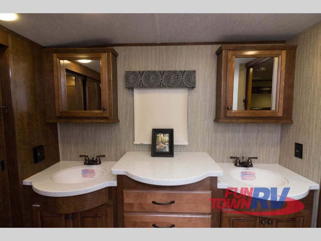 Heartland Big Country Bathroom