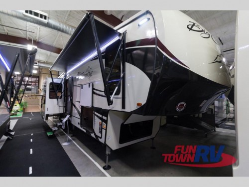 Big Country 3310QSCK Fifth Wheel