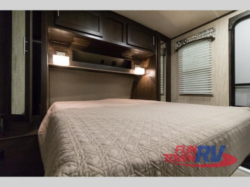 Cruiser Fun Finder Xtreme Lite 27IK Travel Trailer Bedroom