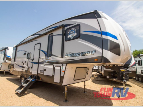 Cherokee Arctic Wolf Fifth Wheel Review - Fun Town RV