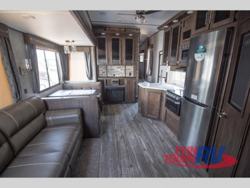 Cherokee Arctic Wolf Fifth Wheel Interior