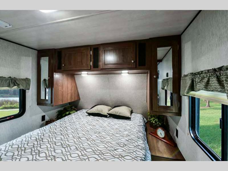 bedroom in trail runner